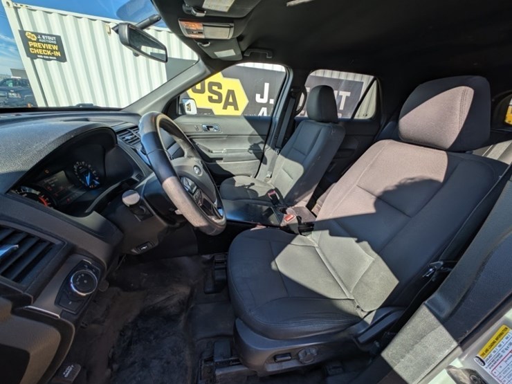 2017-ford-explorer-image-23