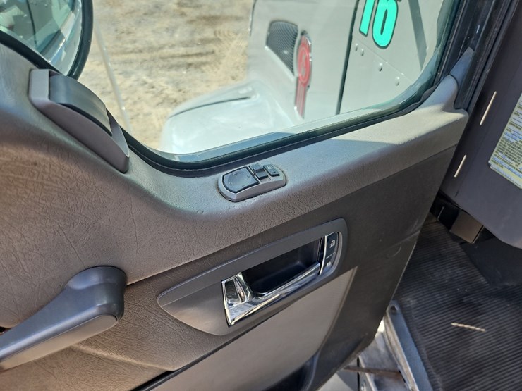 2017-kenworth-t370-image-24