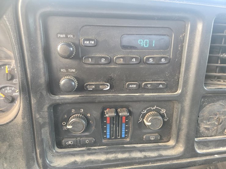 2005-chevrolet-3500-image-41