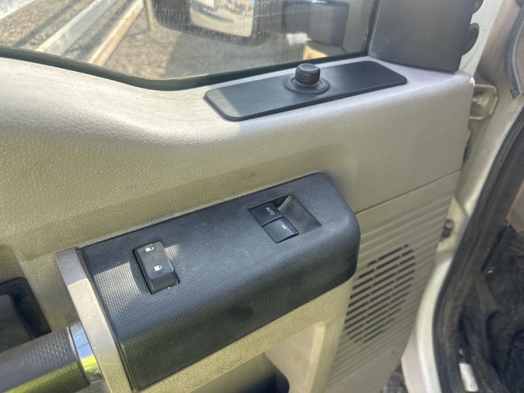 2010-ford-f250-image-24