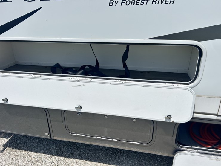 2017-ford-e450-image-29