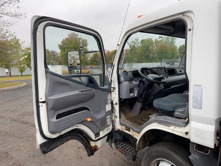 2014-mitsubishi-fuso-fe160-image-16