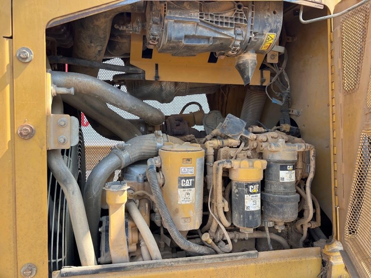 2016-caterpillar-d5k2-xl-image-28