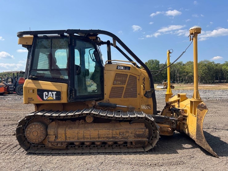2016-caterpillar-d5k2-xl-image-5