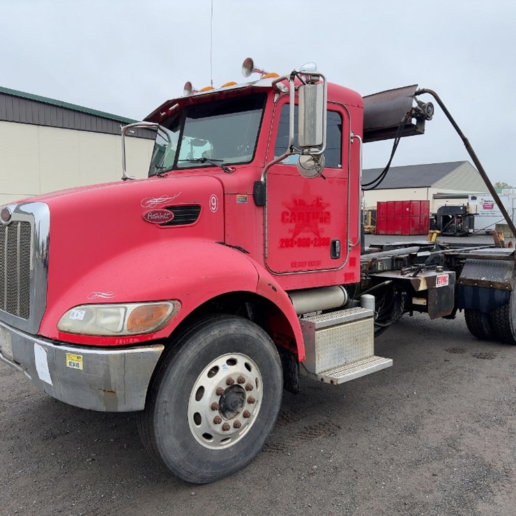 2005 PETERBILT 335