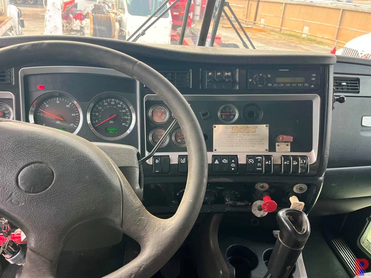 2008-kenworth-t800-image-12