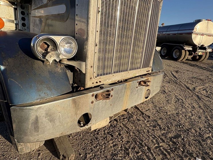 1977-peterbilt-359-image-18