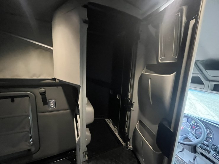 2020-kenworth-t680-image-143
