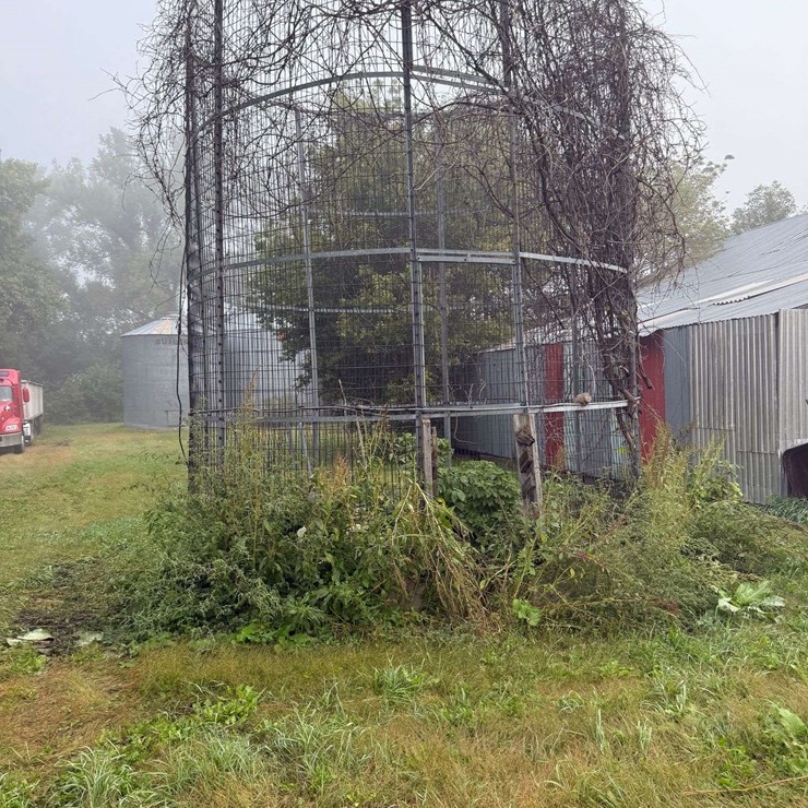 Steel Corn Crib, Approx 15’ Wide, Buyer is Responsible for Removal