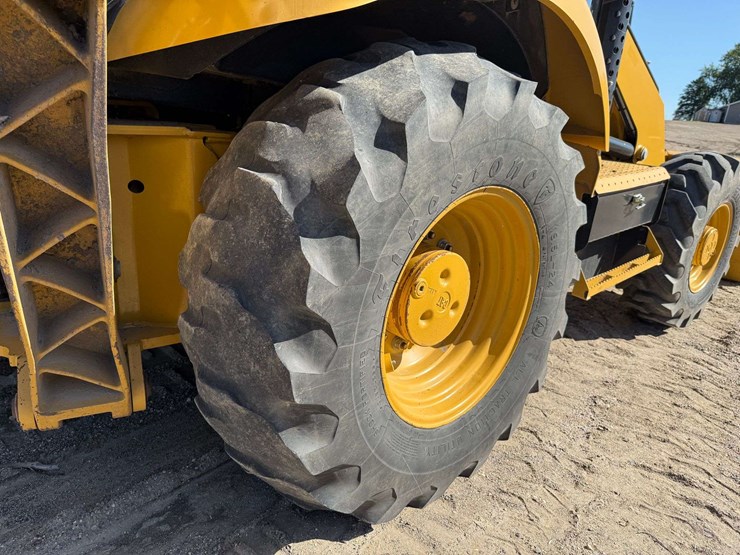 2014-caterpillar-420f-image-20