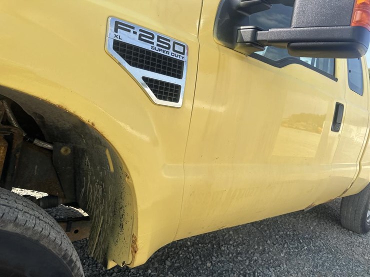 2010-ford-f250-image-21