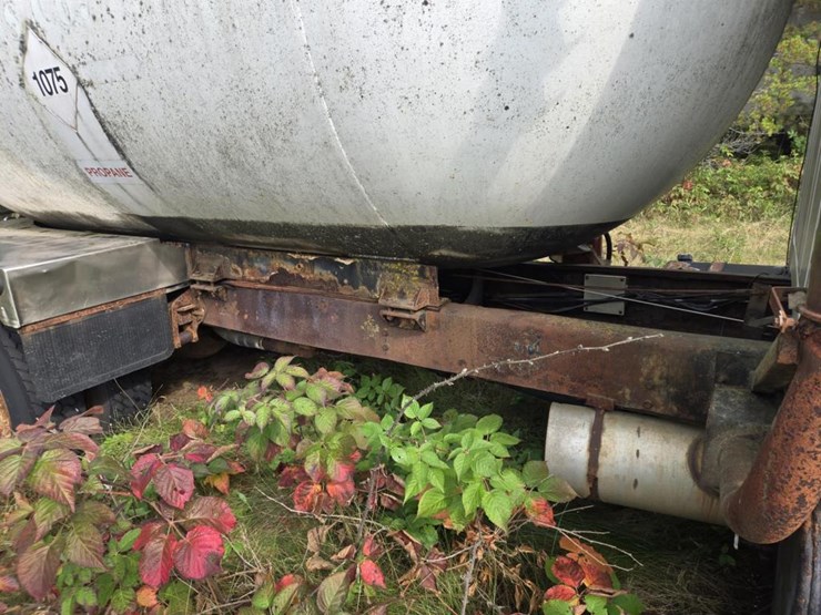 #2592-•-propane-truck-image-13