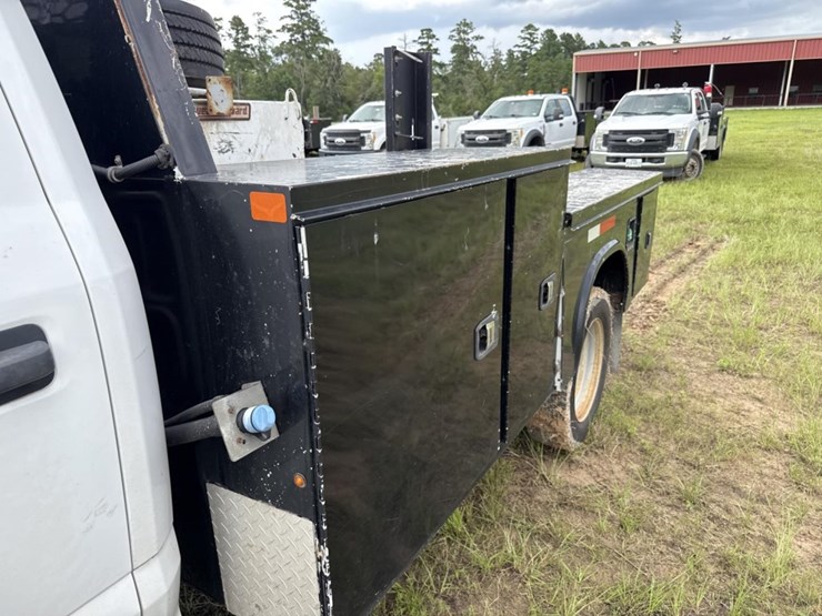 2020-ford-f550-image-18