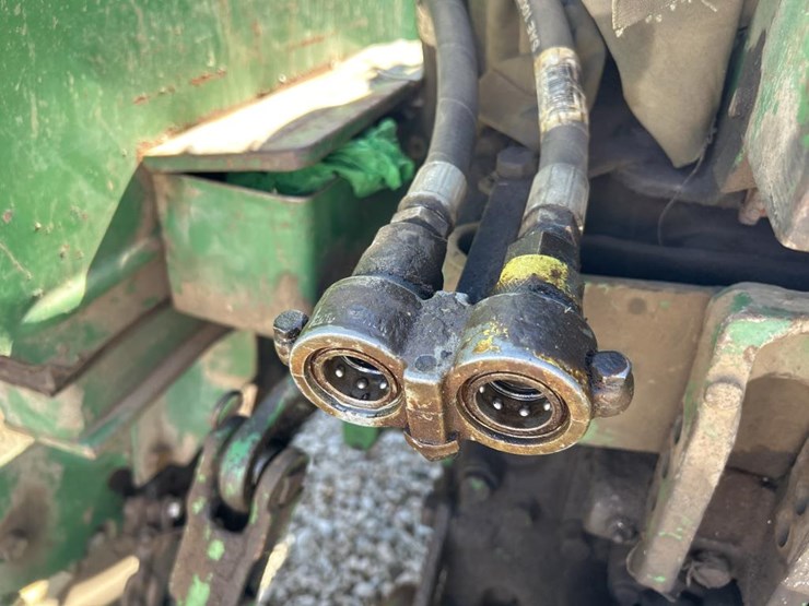 #5217-•-oliver-tractor-w/-loader-image-40
