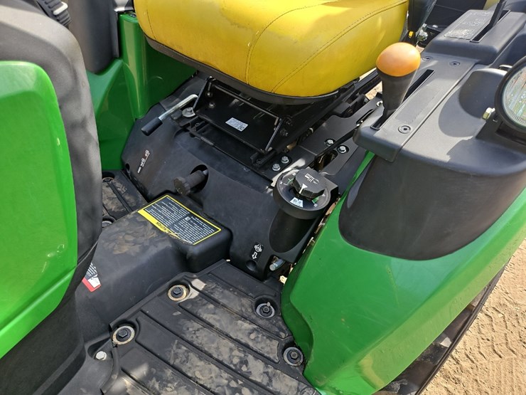 2021-john-deere-2025r-image-21