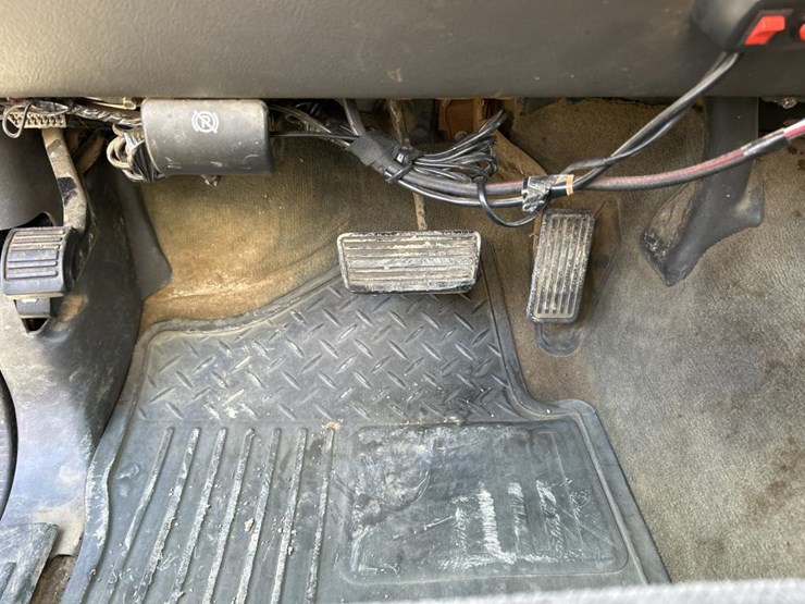 2005-gmc-2500-image-61