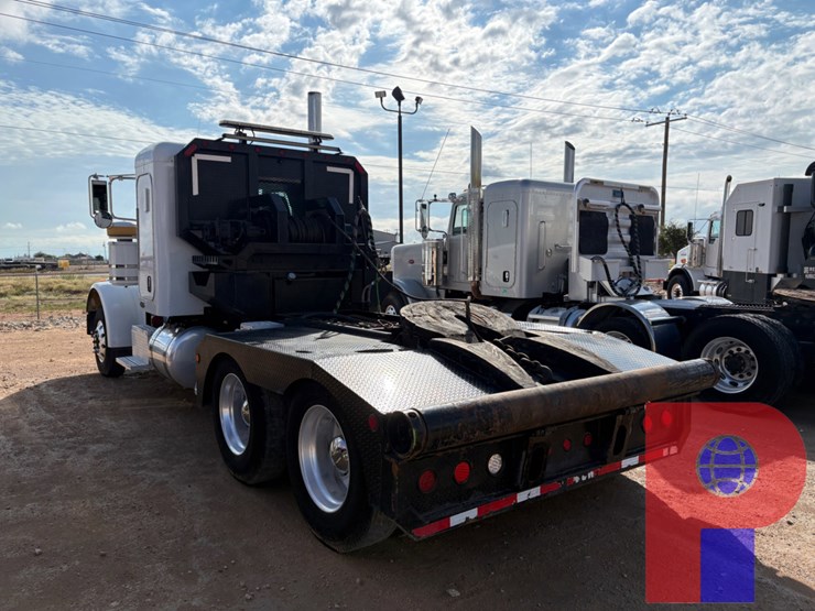 2010-peterbilt-367-image-6