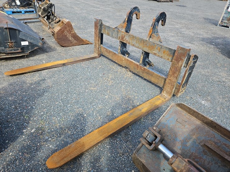 caterpillar-72"-wheel-loader-forks-image-1