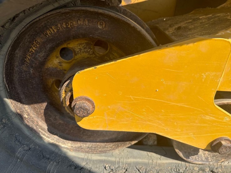 2014-caterpillar-289d-image-11