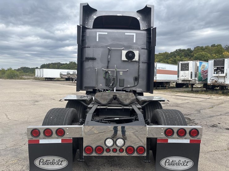 2017-peterbilt-579-image-3
