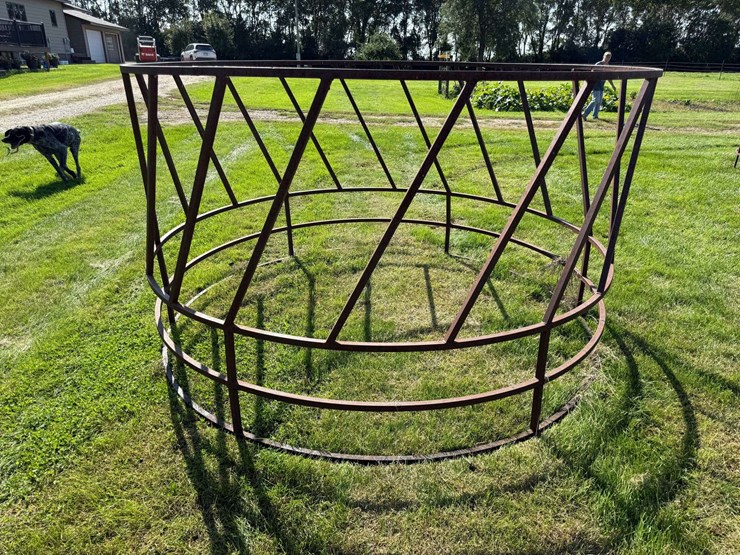 round-bale-feeder,-1”-square-tubing,-54”-tall.-this-item-is-located-in-south-dakota,-therefore-south-image-4