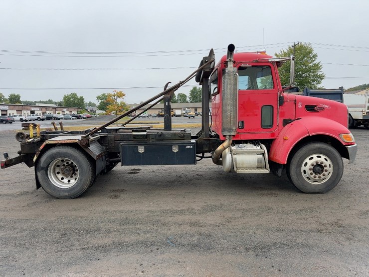 2005-peterbilt-335-image-6