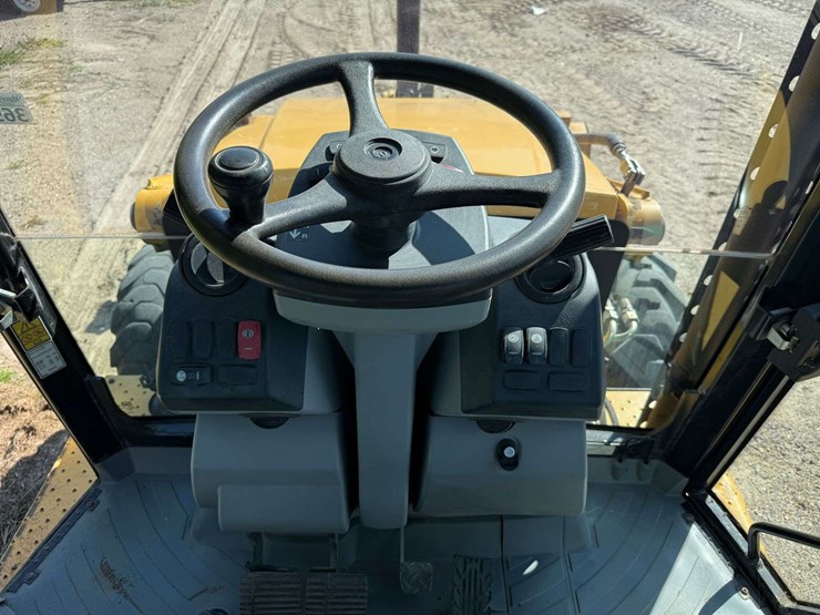 2014-caterpillar-420f-image-49