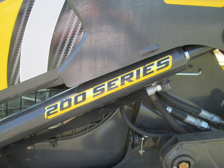 new-holland-l228-image-8