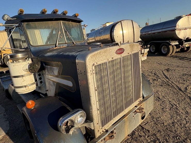 1977-peterbilt-359-image-19