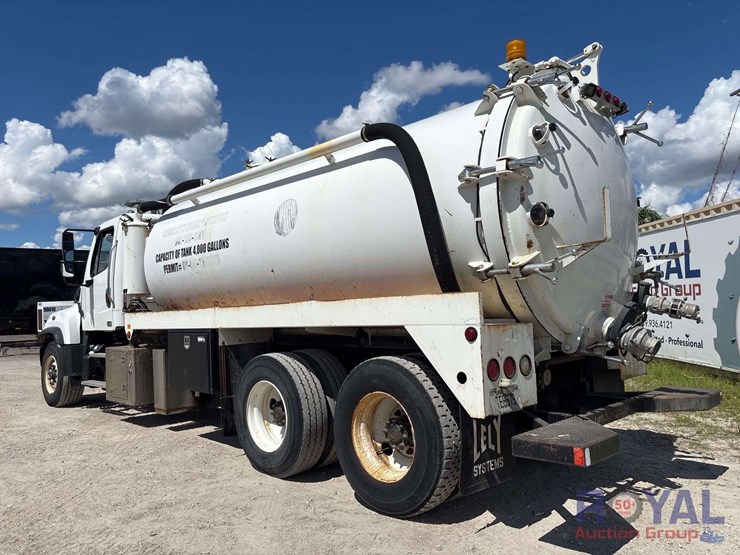 2016-freightliner-114sd-image-4