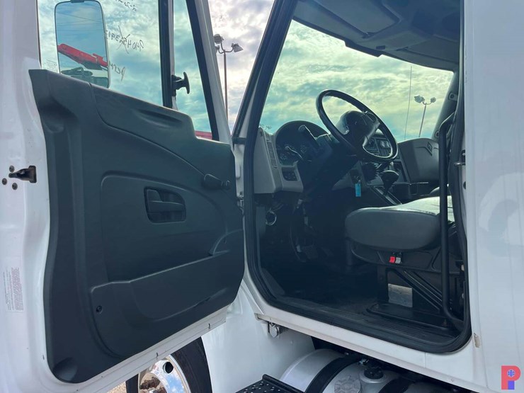 2016-international-durastar-4300-image-9