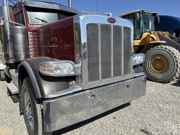 2012-peterbilt-389-image-11