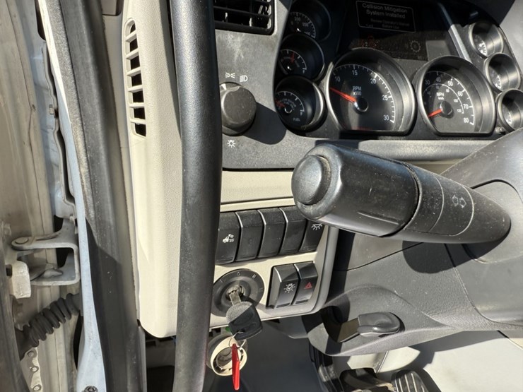 2020-peterbilt-579-image-54
