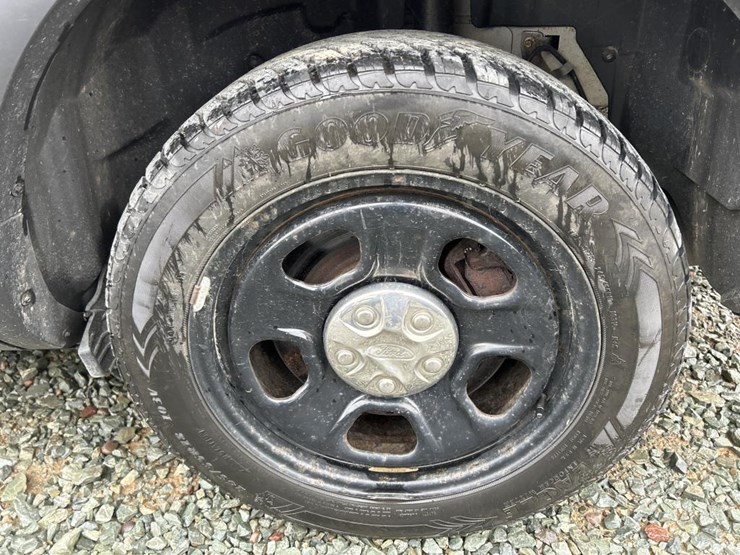 2017-ford-explorer-image-53
