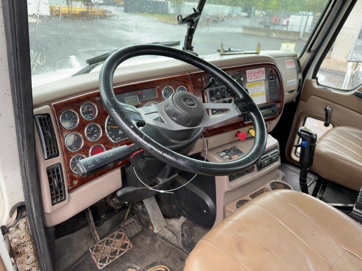 2003-mack-granite-cv713-image-27