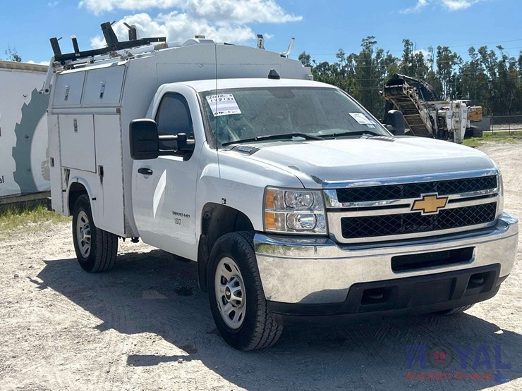 2012-chevrolet-silverado-3500-image-2