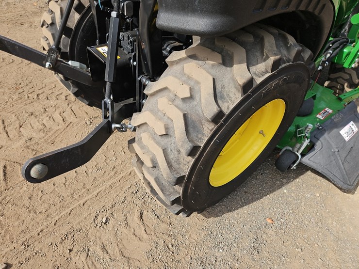 2021-john-deere-2025r-image-11