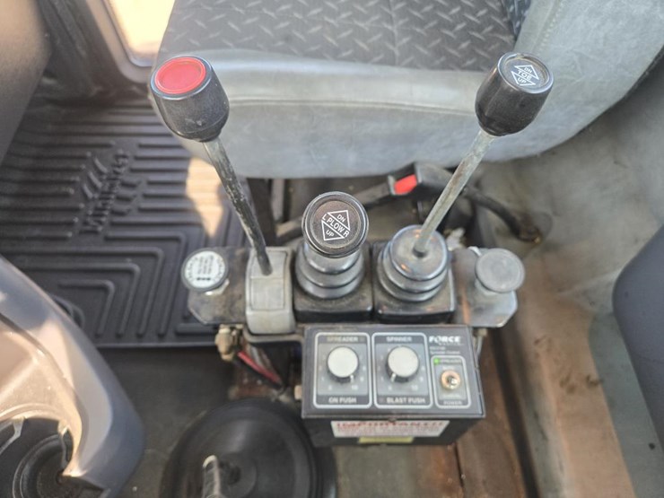 #1244-•-mack-gu813-day-cab-truck-tractor-image-43