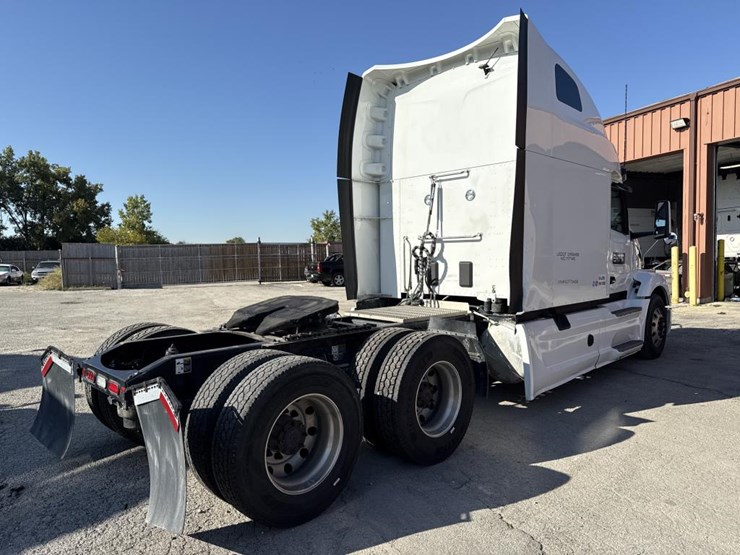 2022-peterbilt-579-image-5