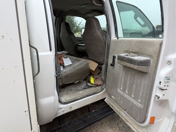 2008-ford-f550-image-27