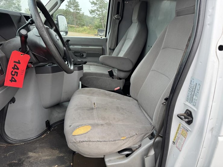 2011-ford-cargo-image-34