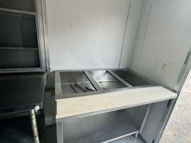 2011-custom-trailer-image-32
