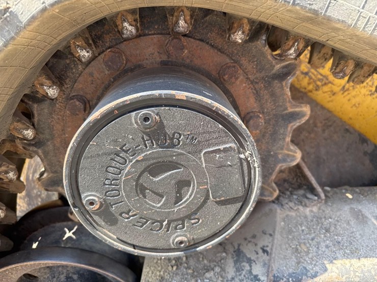 2019-deere-325g-image-14