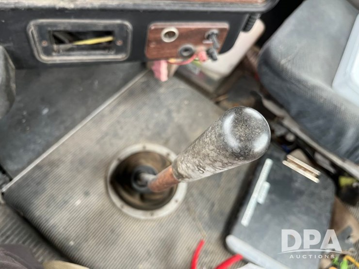 1989-freightliner-day-cab-truck-(jn0784,-unit-06815)-image-69