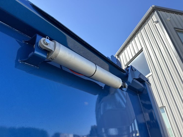 2025-kenworth-t880-image-48