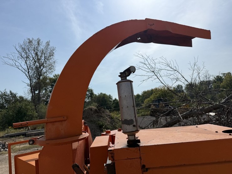 #1233-•-towable-wood-chipper-image-26