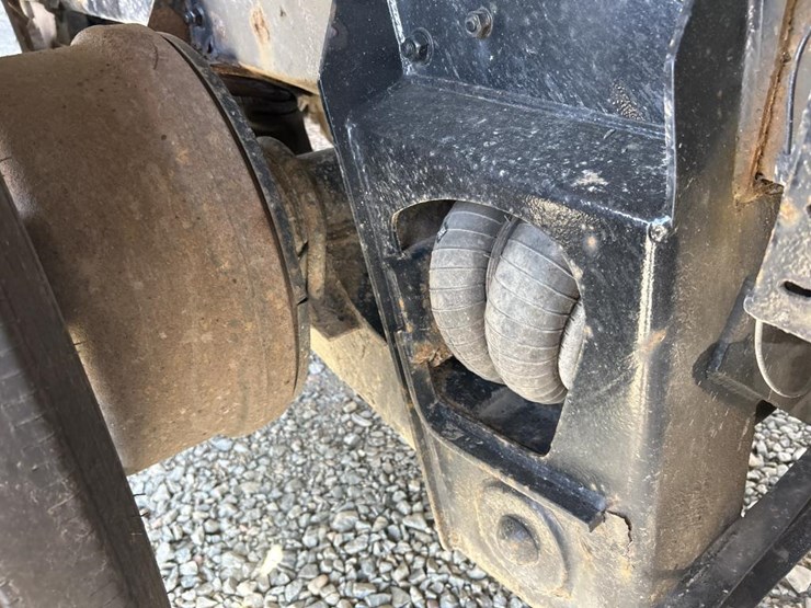 1995-mack-dm690s-image-36
