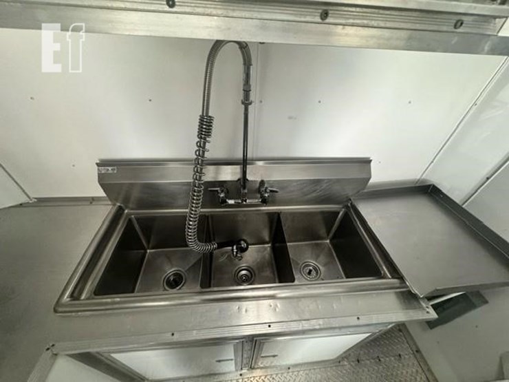 2011-custom-trailer-image-19