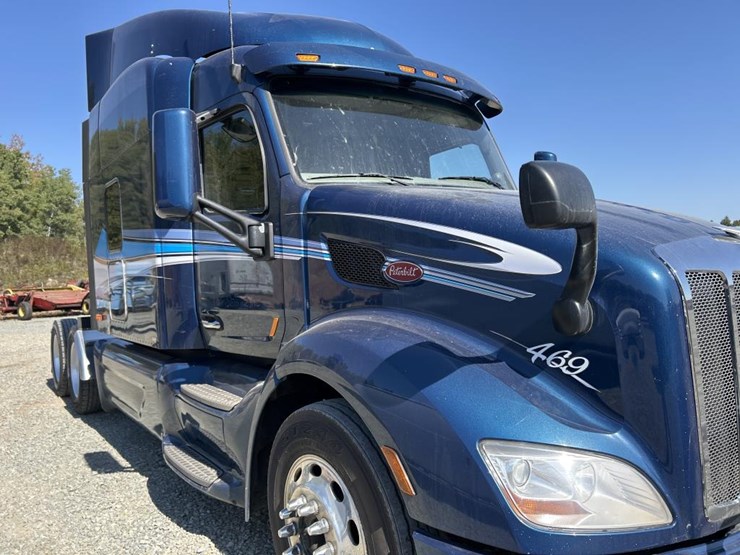 2019-peterbilt-579-image-10