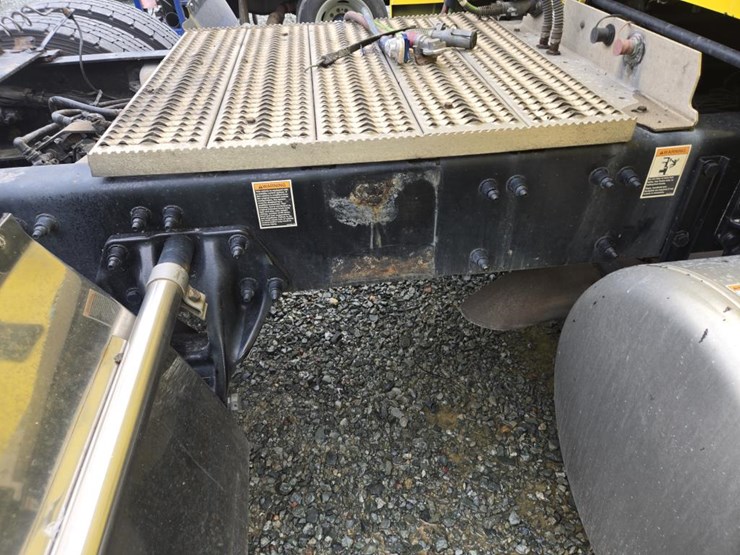 2019-peterbilt-579-image-33